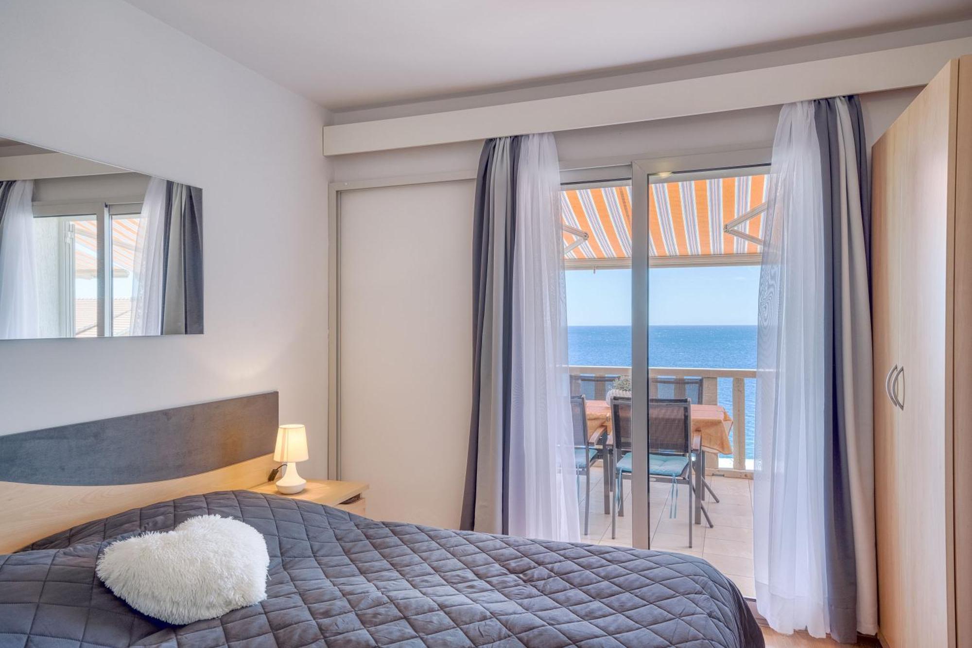 Apartmani Marelic - Sun Beach Zavalatica Exterior foto